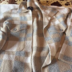 Seven Manor Beige Sweater Large front pockets